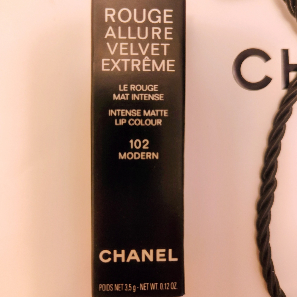 CHANEL Rouge Allure Velvet Lipstick - 102 Modern